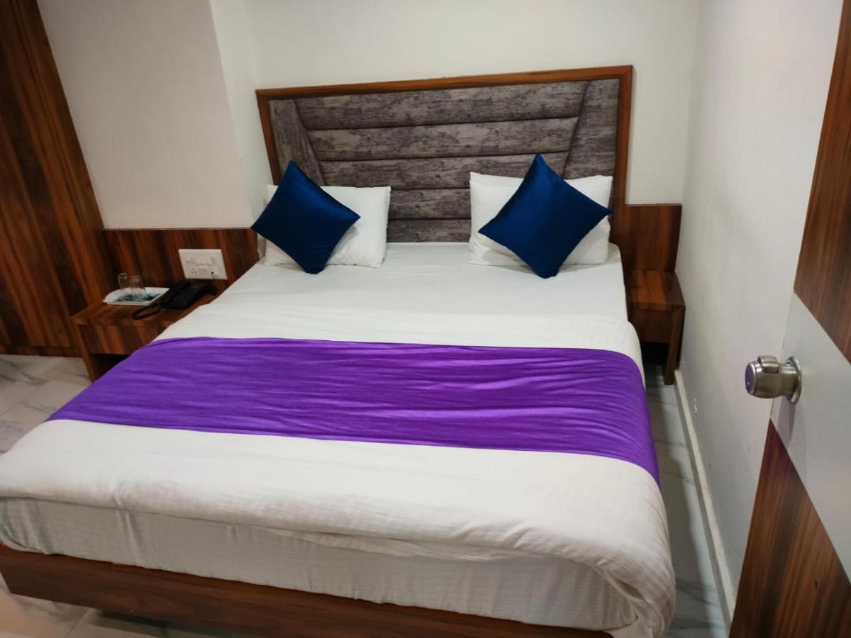 Hotel Ozone,Ahmadabad Zewnętrze zdjęcie