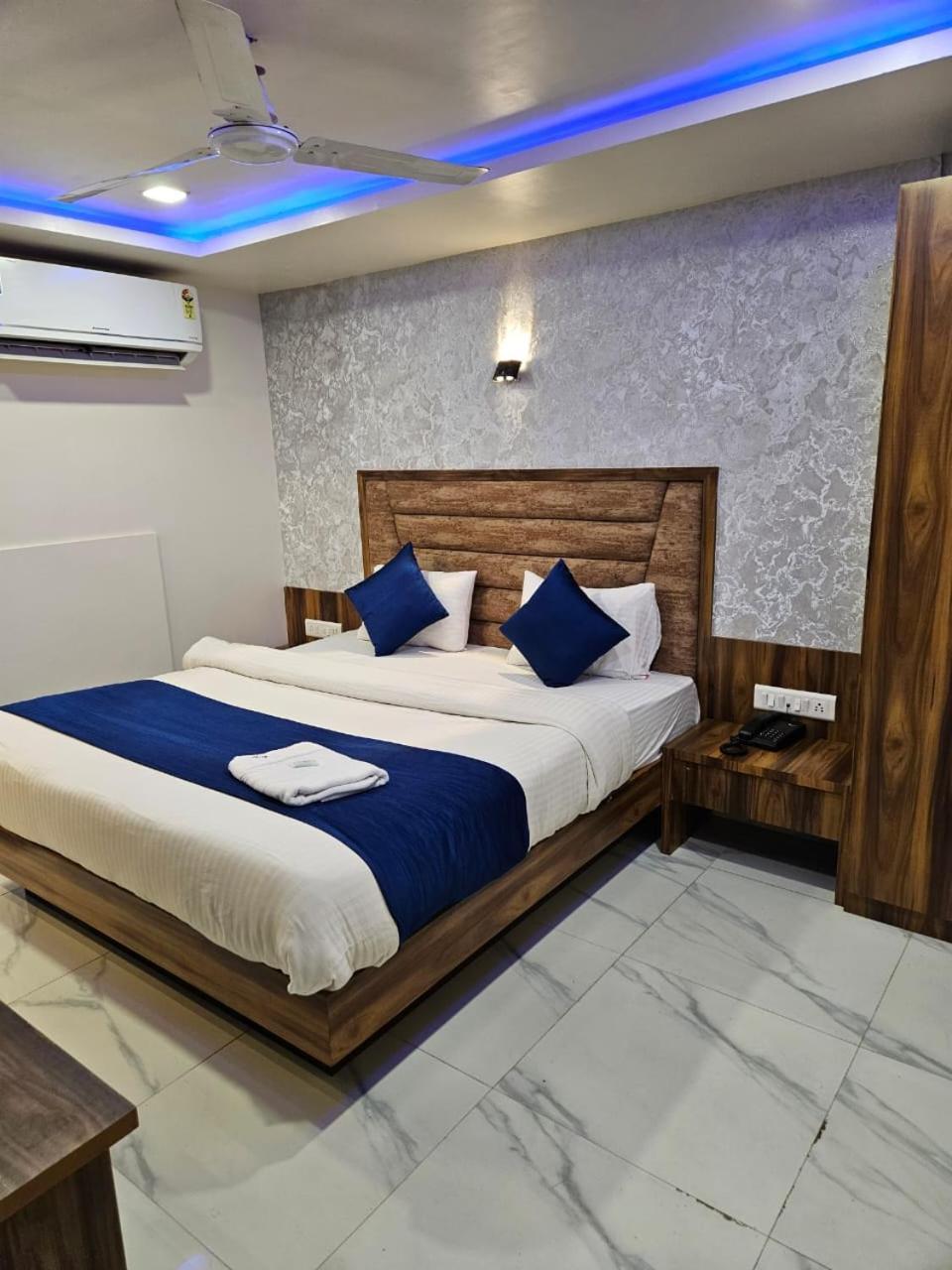 Hotel Ozone,Ahmadabad Zewnętrze zdjęcie