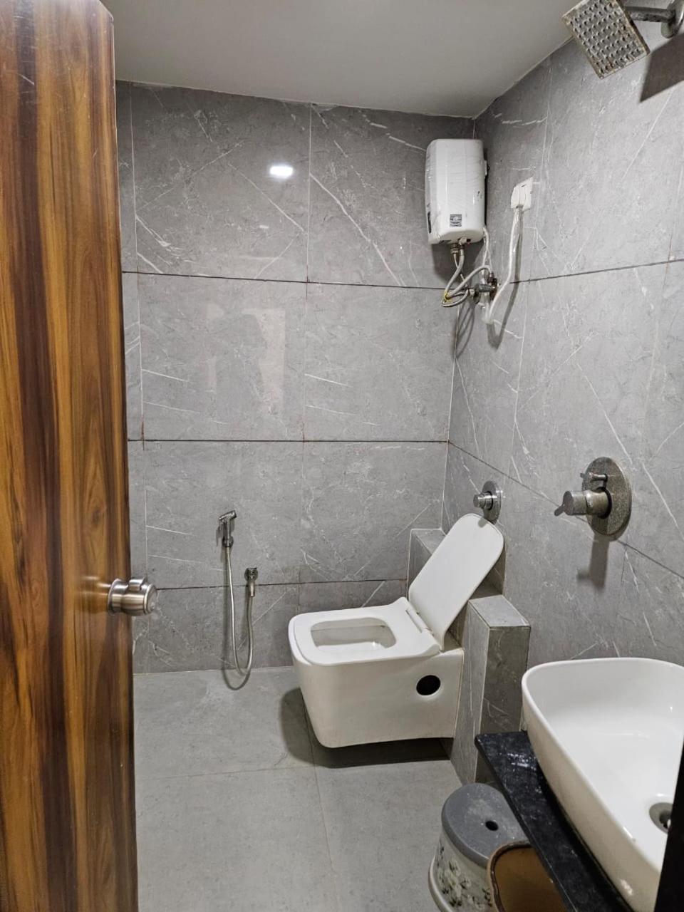 Hotel Ozone,Ahmadabad Zewnętrze zdjęcie