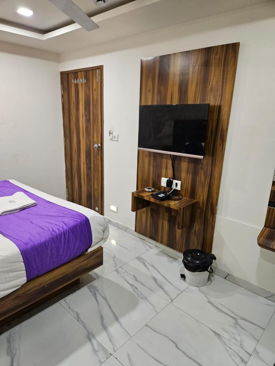Hotel Ozone,Ahmadabad Zewnętrze zdjęcie