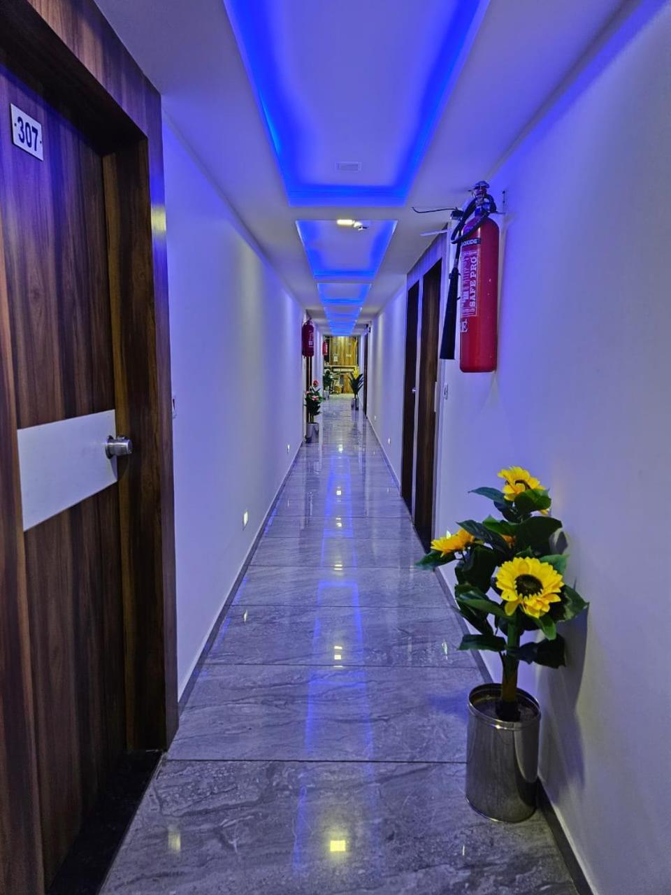 Hotel Ozone,Ahmadabad Zewnętrze zdjęcie