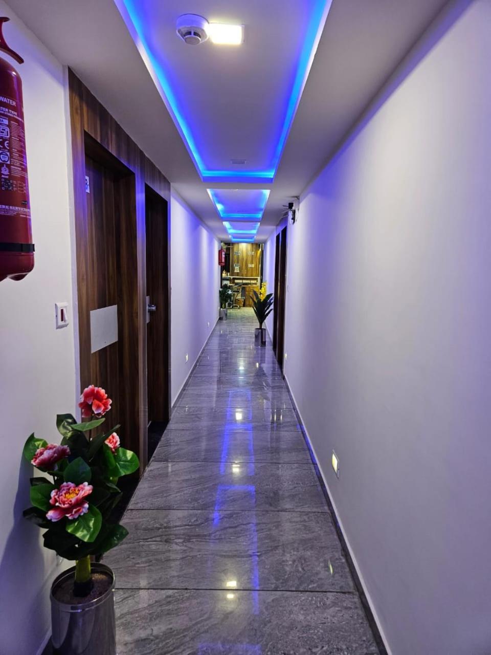 Hotel Ozone,Ahmadabad Zewnętrze zdjęcie
